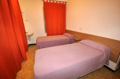 Hostal Can Blanco Саррья-де-Тер Номер фото